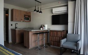 Hotel Block Suites